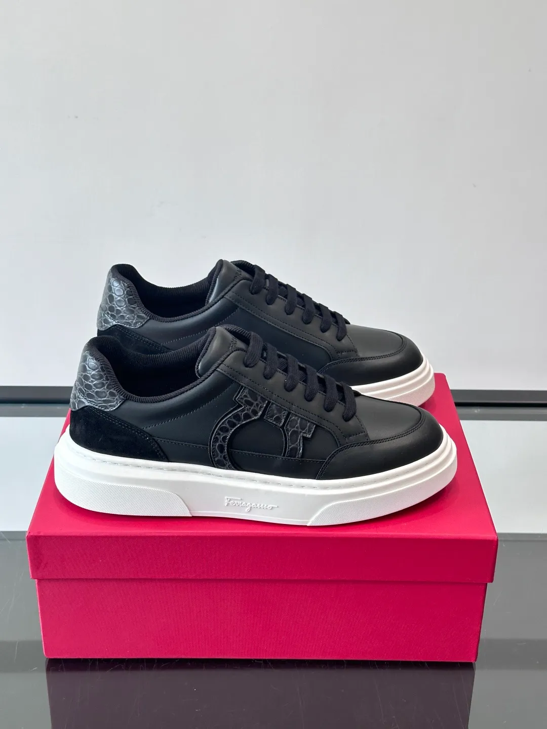 Men's men's shoes 💰440 [New style] 🏃‍♂️🏃‍♂️[Ferragamo] Ferragamo - High-end quality original order·Casual sports shoes -Upper: 🔝Nappa calfskin, suede calfskin, shoe body. Sewing brand totem, tongue air pressure brand logo -Inner: water-dyed cowhide -Outsole: ultra-light TPU foam rubber; molded outsole -Ultra-high quality control and fine workmanship: outstanding (high-end, extravagance, grade) -Size: 38-45 (46, can be customized)